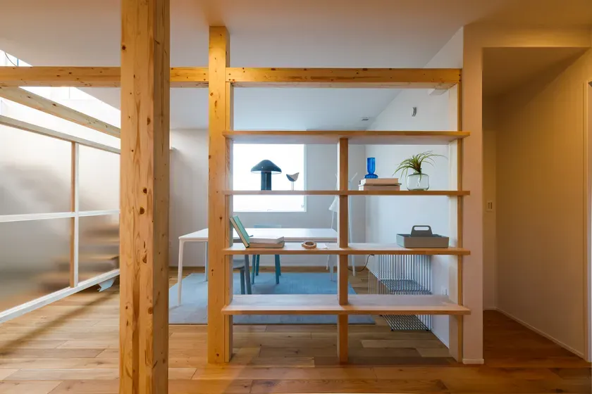 柱と柱を繋ぐFlxy WALL