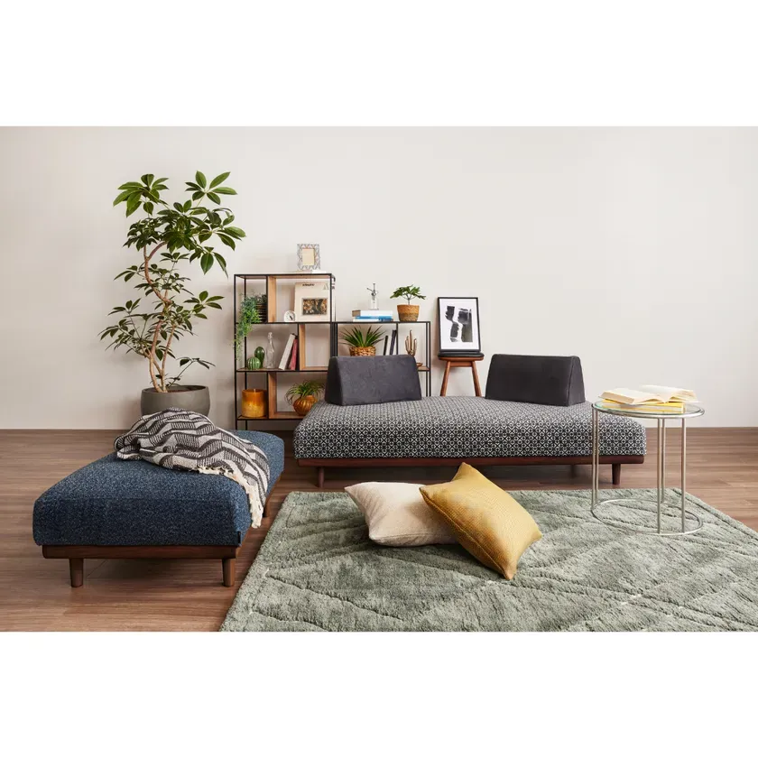 リビングに置かれたTILOオットマン