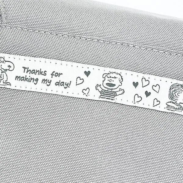 バッグ裏側のラインテープ