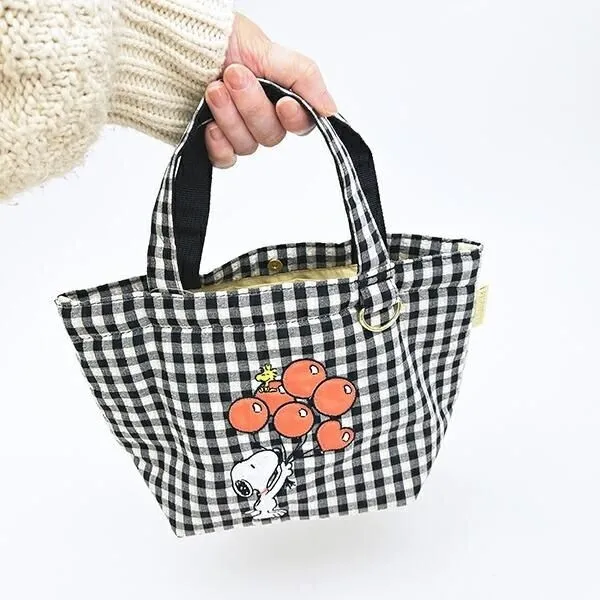 トートバッグを持ったサイズ感