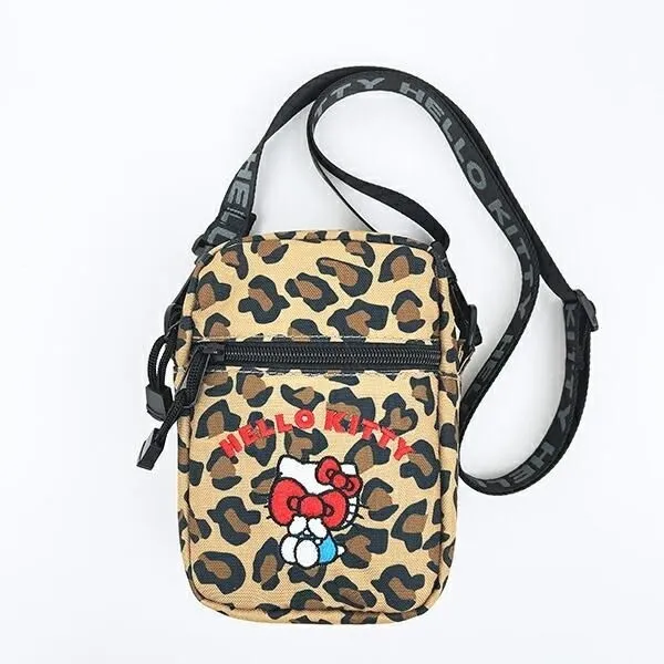 レオパード柄のショルダーバッグ