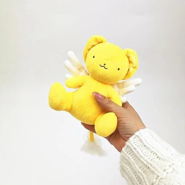 手に持ったケロちゃんのぬいぐるみ