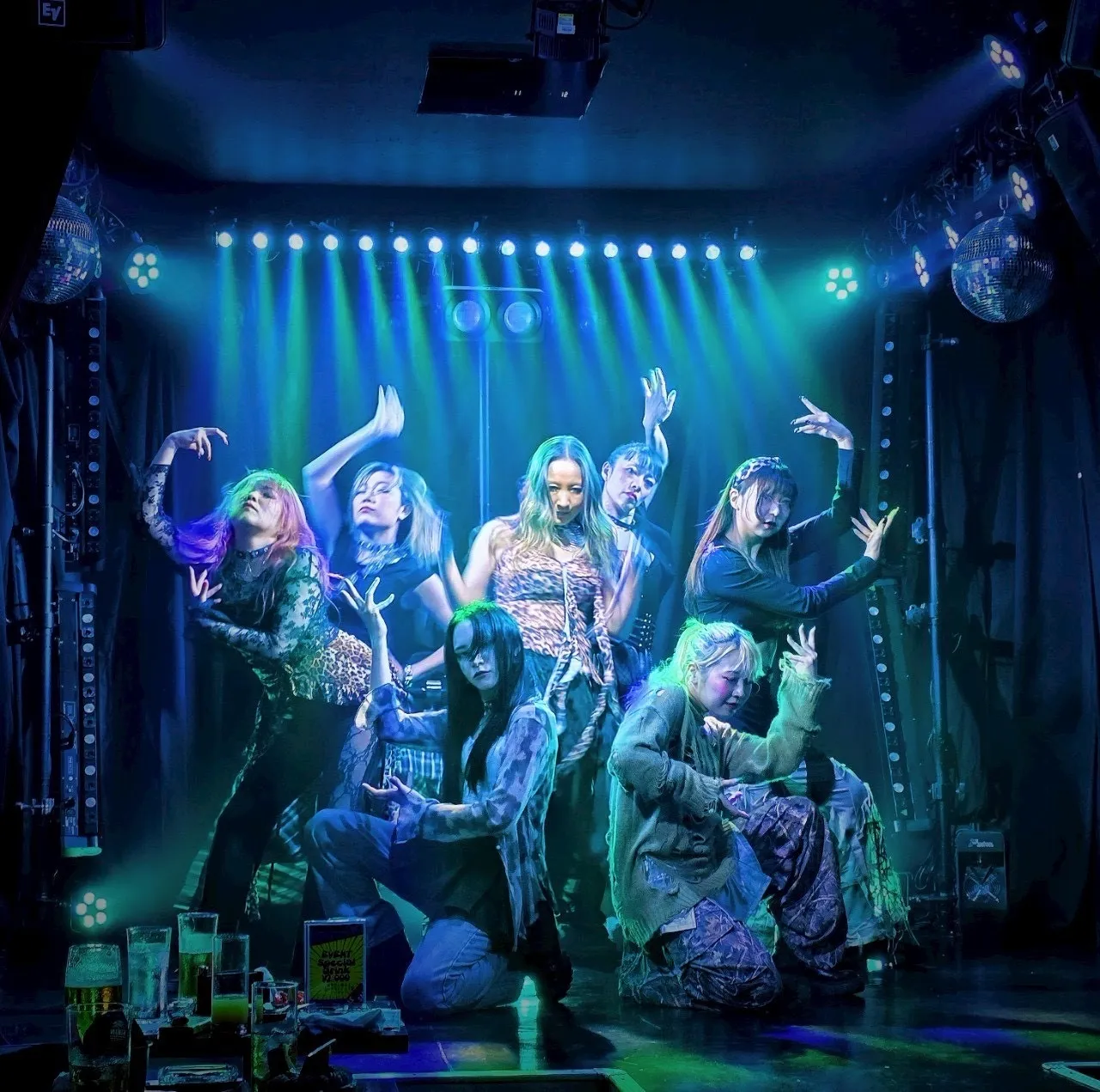 5,500円で飲み放題&ダンス!中野の妖艶な夜『霓虹奇譚』