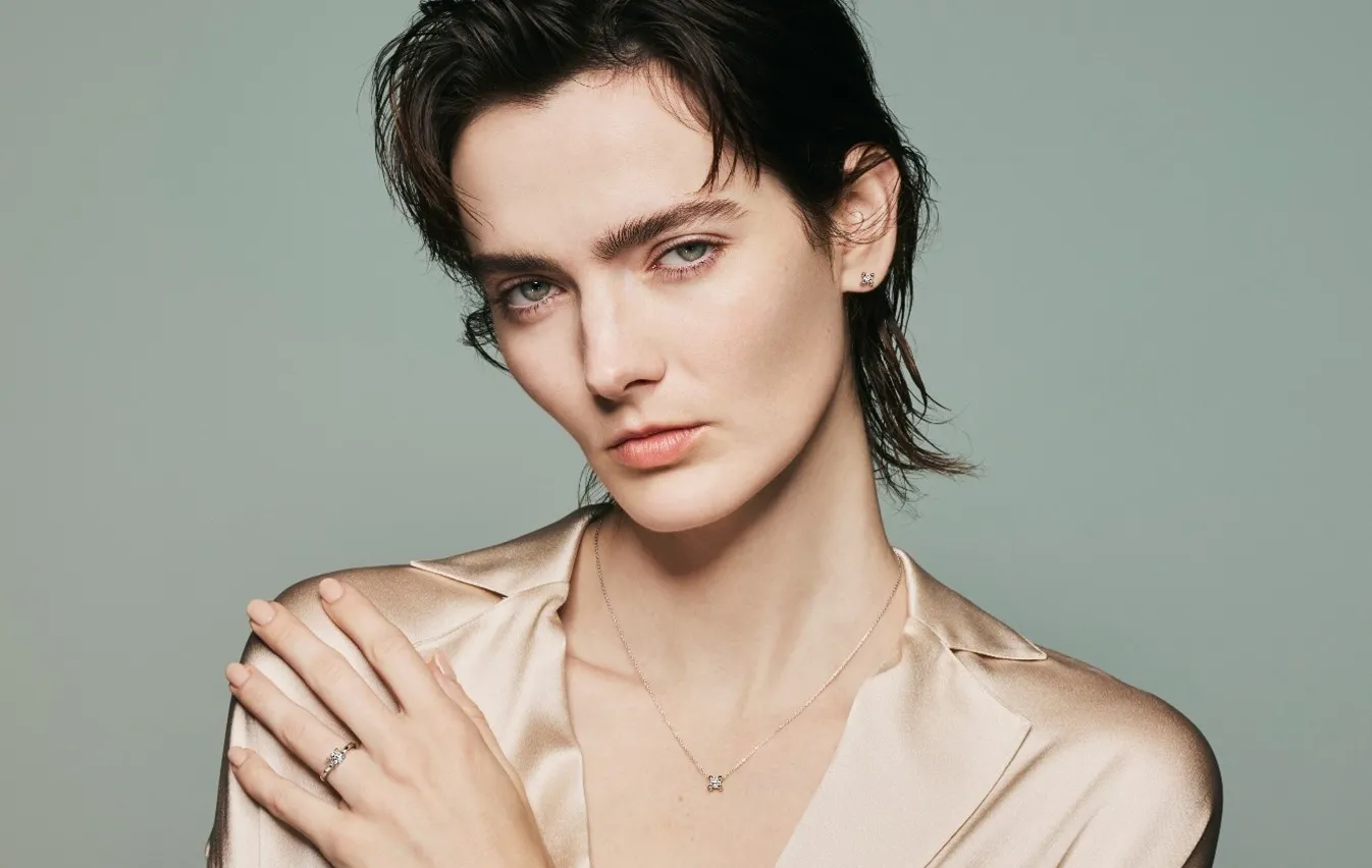 物語を贈るバレンタイン。ラザール ダイヤモンド「シャーロット」