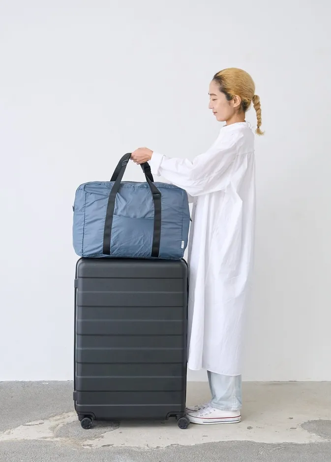 スーツケースに固定できるキャリーオン仕様