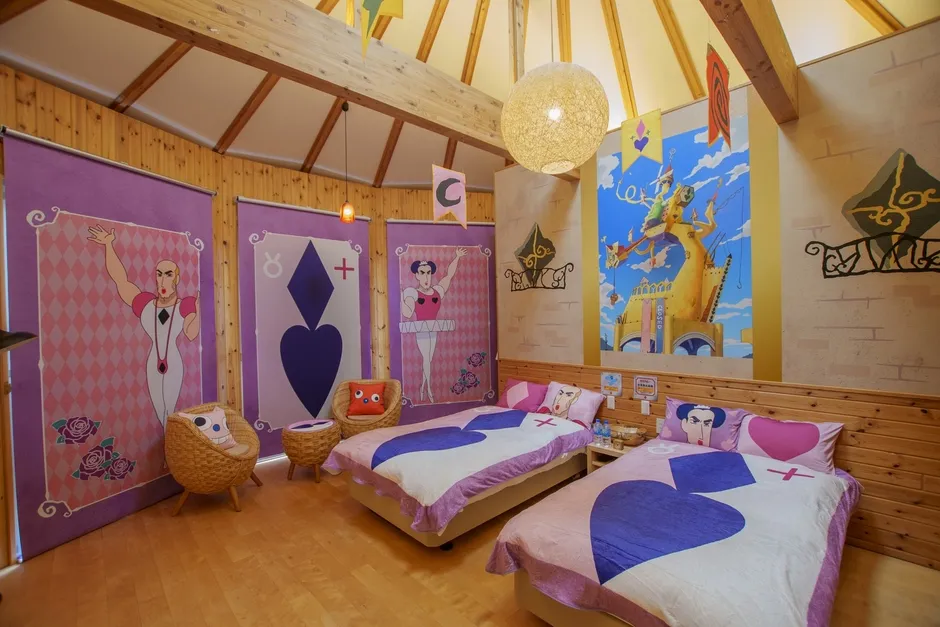 ヘンダーランドの世界観を再現した客室