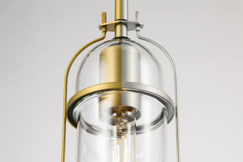 ゴールドとシルバーの2色展開