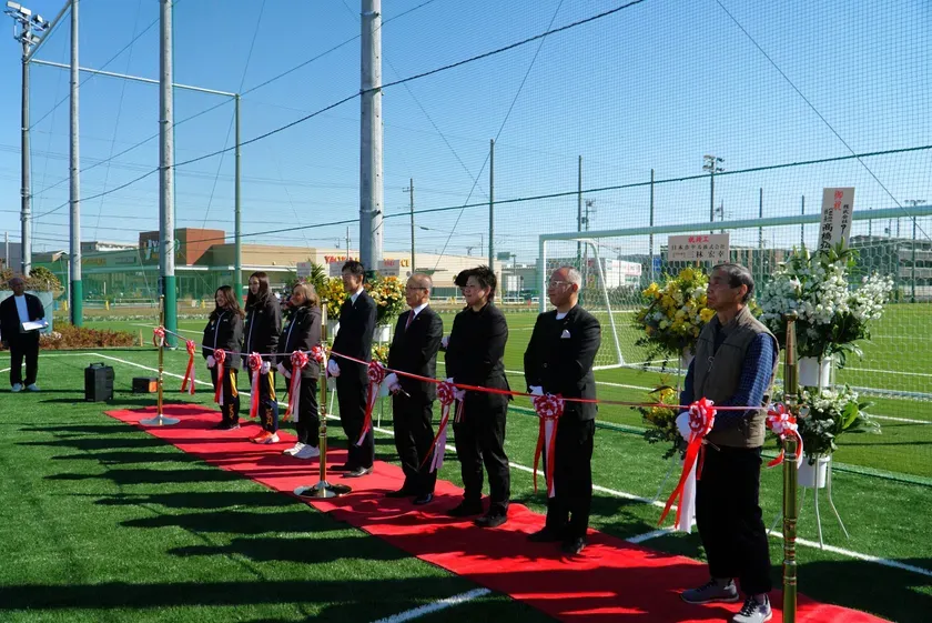 記念セレモニーでのテープカット