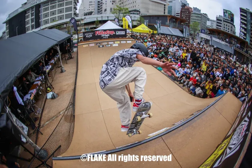 スケートボードの大会の様子