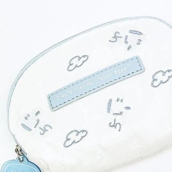 キルティング生地にスヌーピーの刺繍があるポーチ