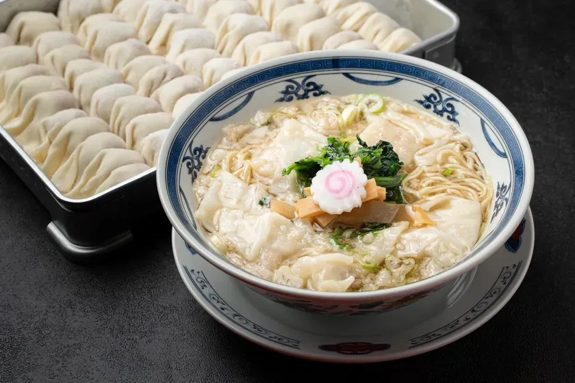 看板メニューのわんたん麺