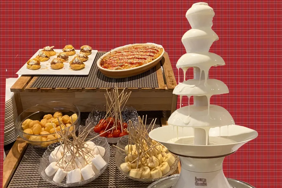 ホワイトチョコレートファウンテンとデザートビュッフェ