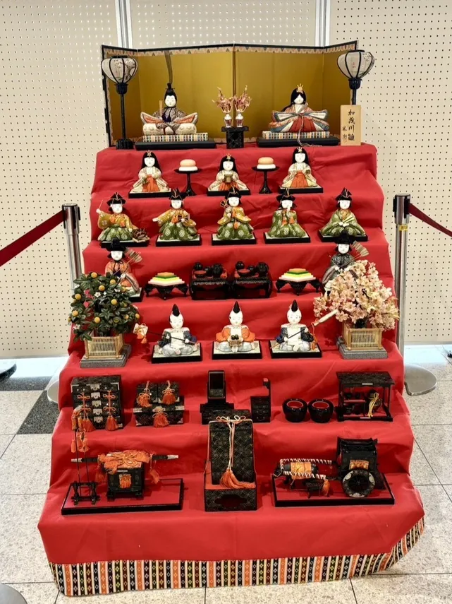 駅の雛人形