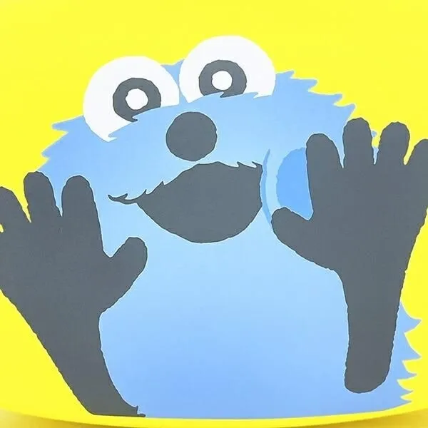 ペンケースから顔を出すスンスン