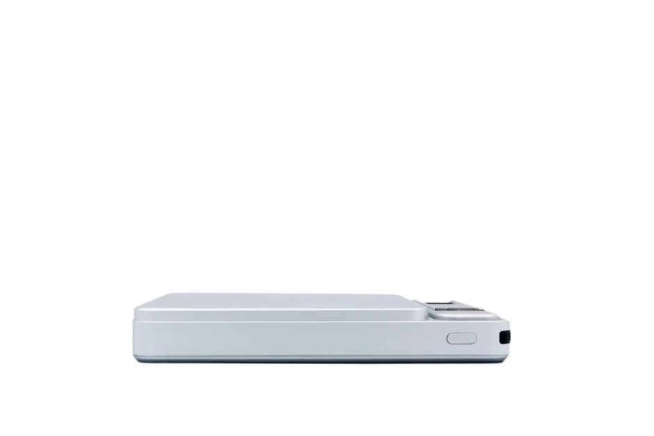 薄型のモバイルバッテリー