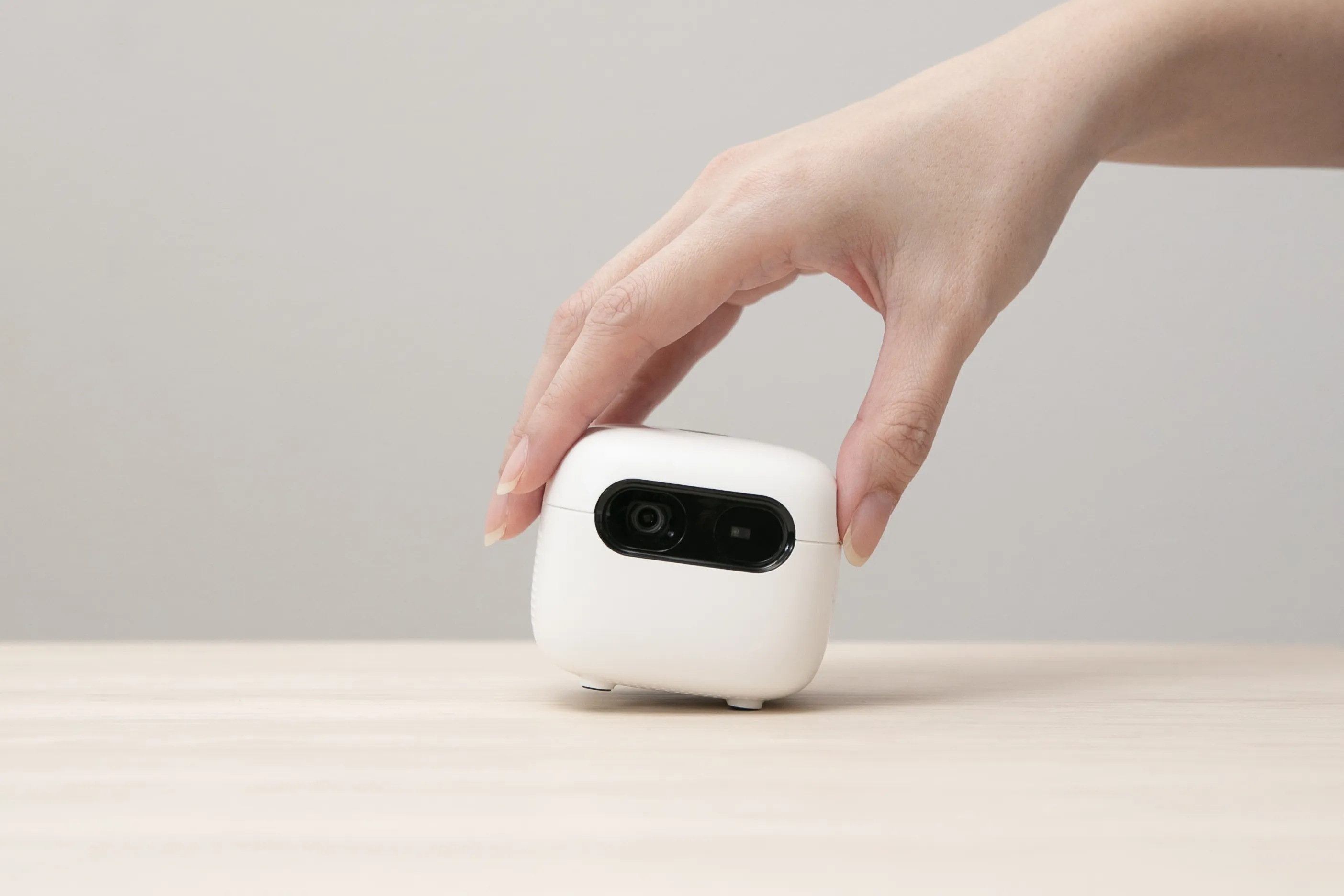 手のひら映画館が現実的？クラファン1000%超えの超小型プロジェクター