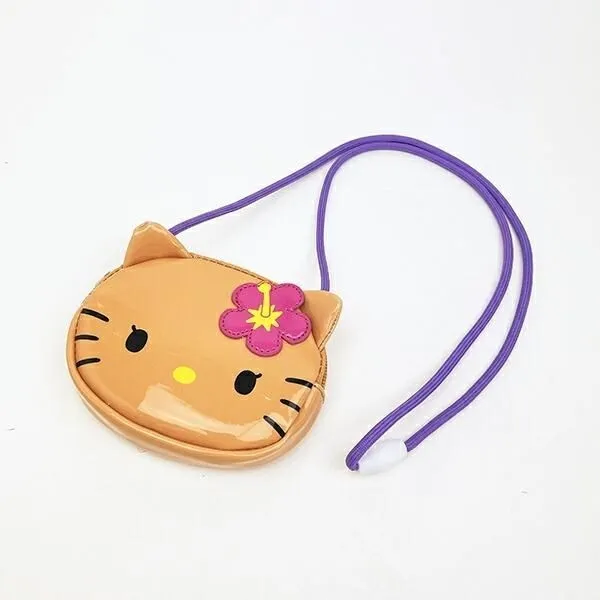 紐付きで首から下げられる