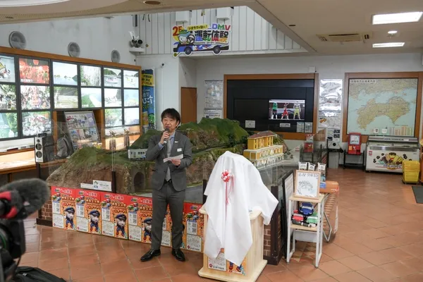 挨拶する大谷専務