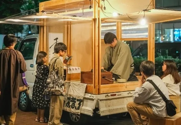 軽トラの荷台が茶室に