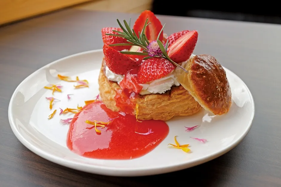 パイ生地のいちごデザート