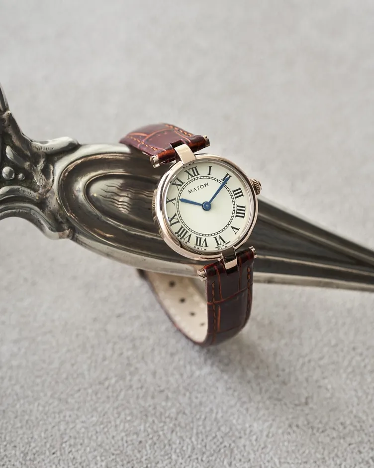 クラシカルなデザインの腕時計