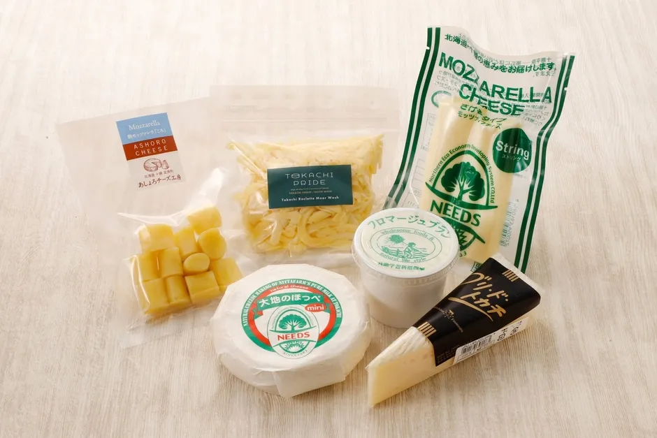 様々な種類のチーズのパッケージ