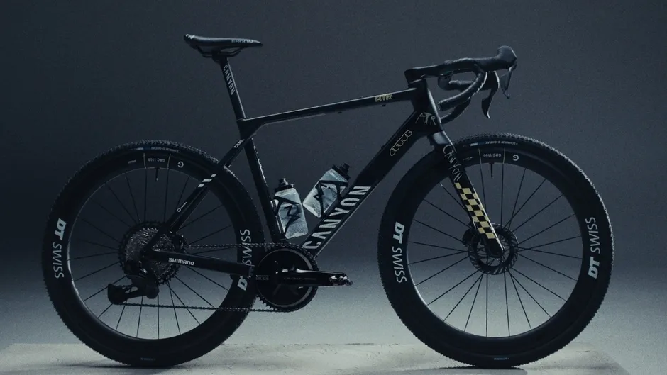 CANYONの黒いグラベルバイク