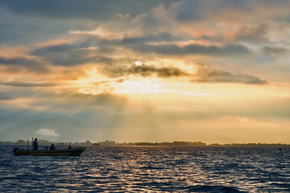 琵琶湖に沈む夕陽